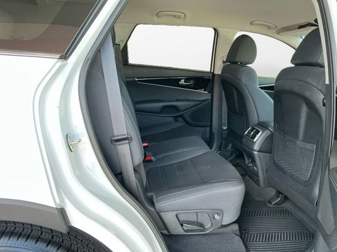 Used 2020 Kia Sorento LX w/ LX I4 Convenience Package FWD image 15