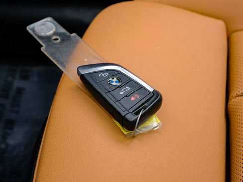 Used 2025 BMW 330i Sedan w/ Convenience Package RWD image 62