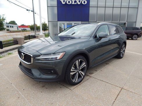 New 2026 Volvo V60 B5 Cross Country Plus w/ Climate Package image 2
