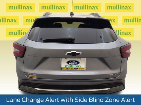 Used 2025 Chevrolet Trax ACTIV w/ Sunroof Package FWD image 30