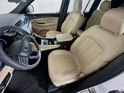 Used 2022 Jeep Grand Cherokee Limited 4xe w/ Luxury Tech Group II AWD/4WD image 13