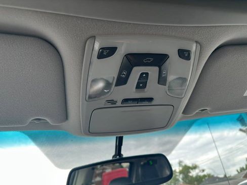 Used 2012 Toyota Sienna SE FWD image 20