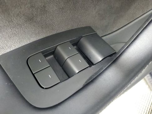 Used 2023 Tesla Model 3 Standard Range image 18