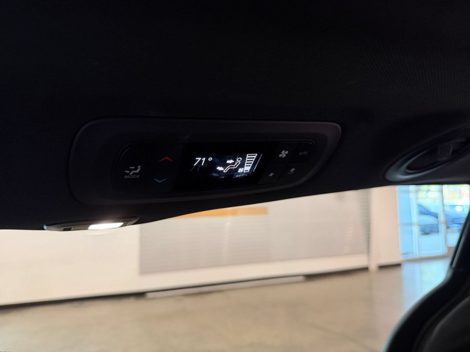 Used 2025 Chrysler Pacifica Limited FWD image 25