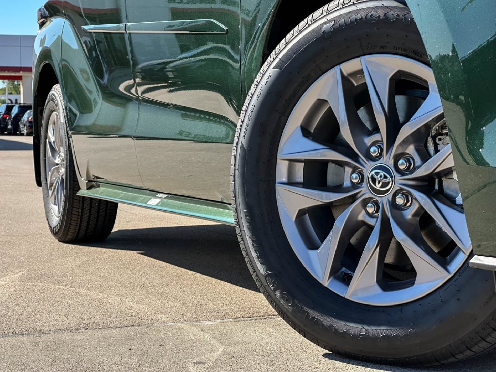 New 2026 Toyota Sienna XLE FWD image 2