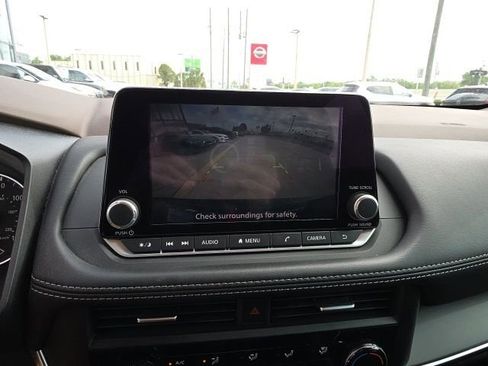 Used 2023 Nissan Rogue S AWD/4WD image 19