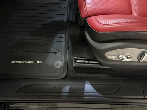 Certified 2026 Porsche Macan AWD/4WD image 31
