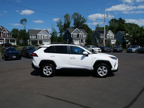 Used 2021 Toyota RAV4 LE AWD/4WD image 8