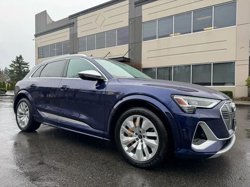 Used 2022 Audi e-tron S Premium Plus image 1