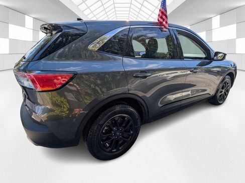 Used 2020 Ford Escape SE image 5
