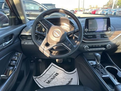 Used 2023 Nissan Altima 2.5 SV image 15