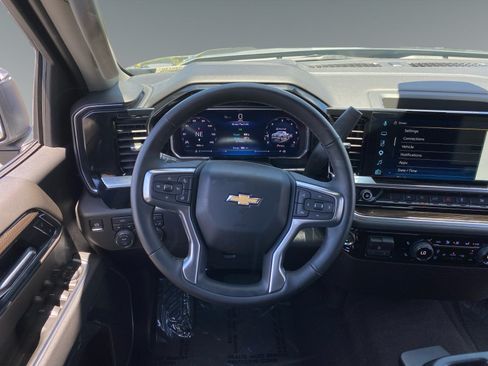 Used 2026 Chevrolet Silverado 1500 LT AWD/4WD image 12