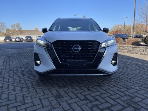 Used 2024 Nissan Kicks SR image 9