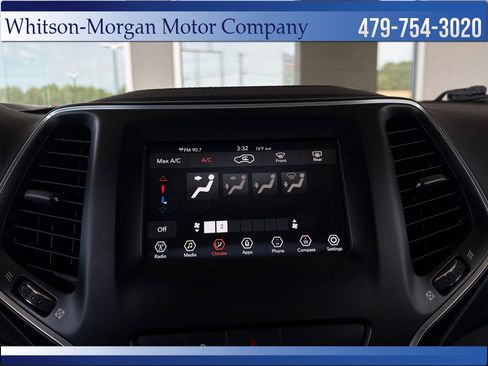 Used 2019 Jeep Cherokee Latitude Plus FWD image 23