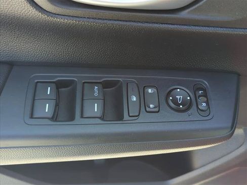 Used 2023 Honda CR-V LX image 11