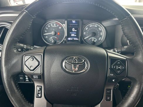 Used 2021 Toyota Tacoma TRD Off-Road w/ Technology Package AWD/4WD image 19