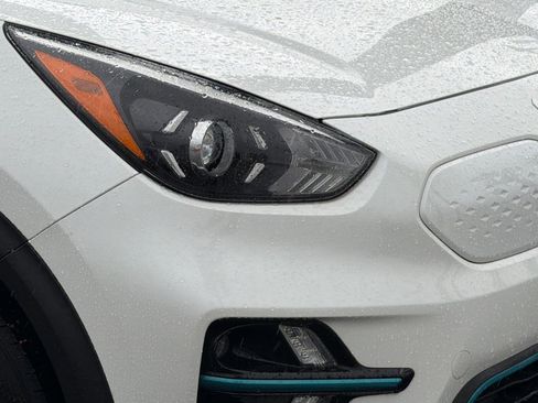 Used 2022 Kia Niro EX Premium image 11