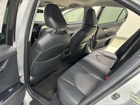 Used 2018 Toyota Camry SE FWD image 21