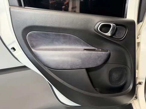 Used 2017 FIAT 500L Trekking w/ Dual-Pane Sunroof Package FWD image 14