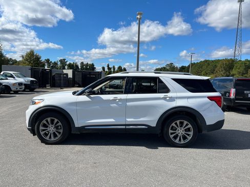 Used 2021 Ford Explorer Limited w/ Equipment Group 301A image 6