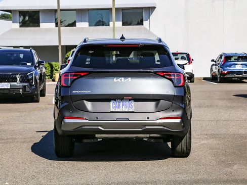 Certified 2026 Kia Sportage EX w/ EX Panoramic Sunroof Package AWD/4WD image 8