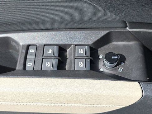 Certified 2024 Audi Q4 e-tron Premium image 19