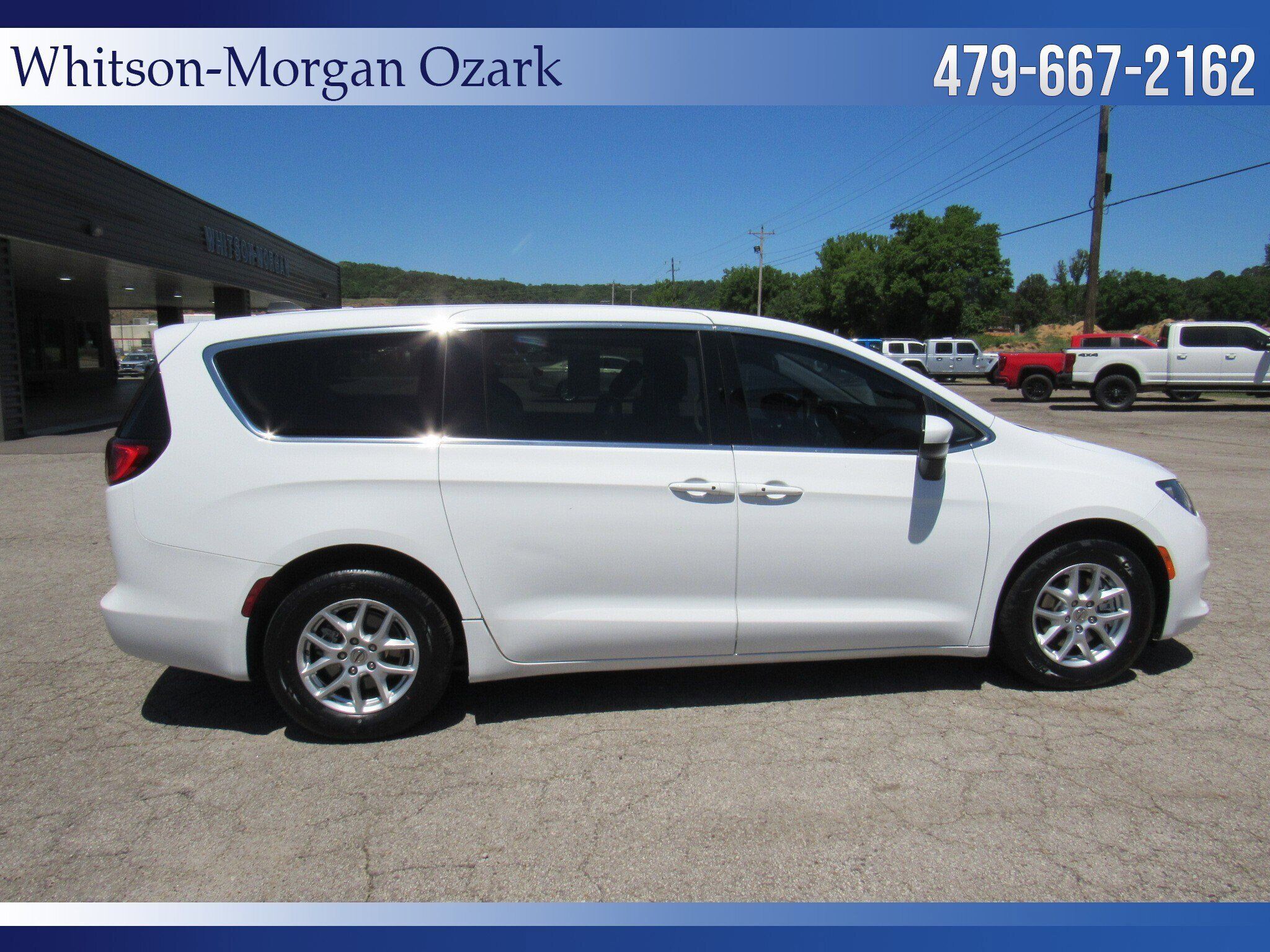 Used 2022 Chrysler Voyager LX FWD image 16