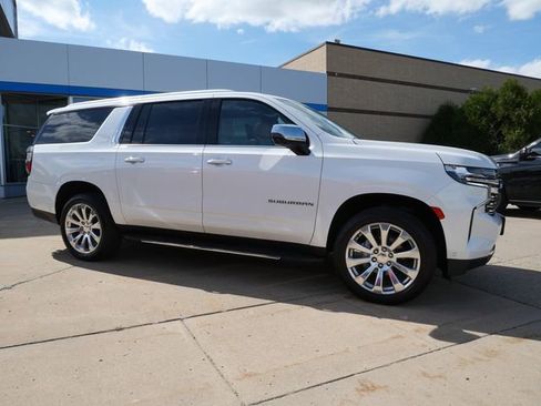 Used 2023 Chevrolet Suburban Premier w/ Advanced Technology Package AWD/4WD image 8