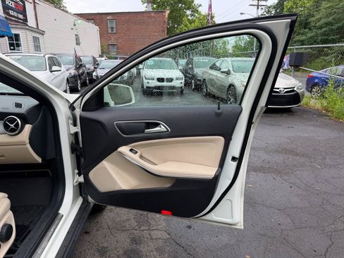 Used 2016 Mercedes-Benz GLA 250 image 40