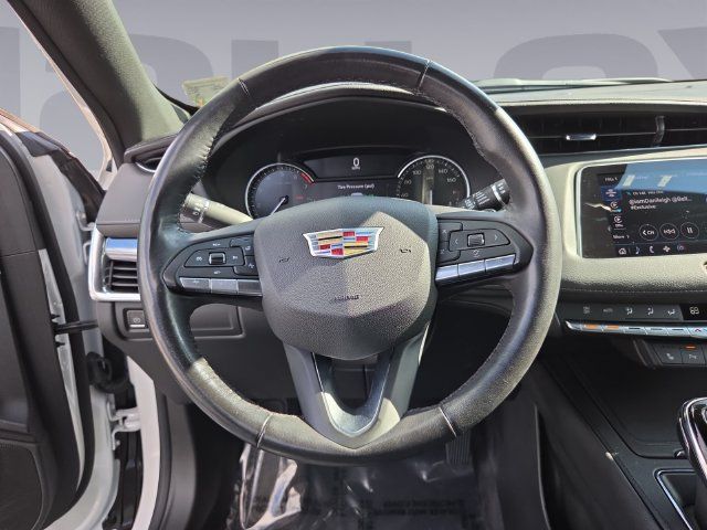 Certified 2023 Cadillac XT4 Luxury w/ Cold Weather Package AWD/4WD image 13