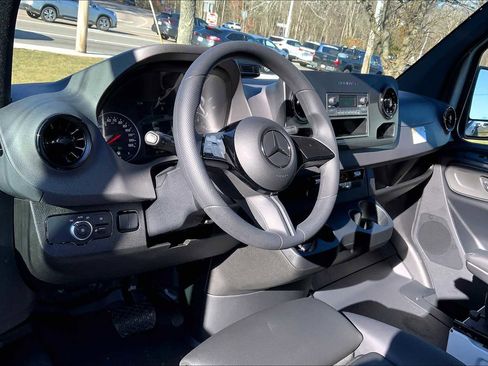 New 2025 Mercedes-Benz Sprinter 2500 image 10