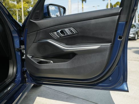 Used 2022 BMW 330i Sedan w/ Premium Package image 40