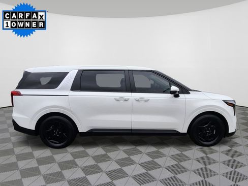 Used 2025 Kia Carnival image 6