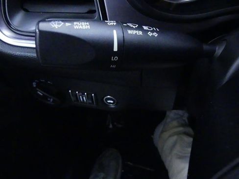 Used 2017 Dodge Challenger R/T image 17