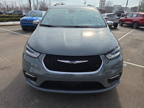 Certified 2023 Chrysler Pacifica Limited image 8