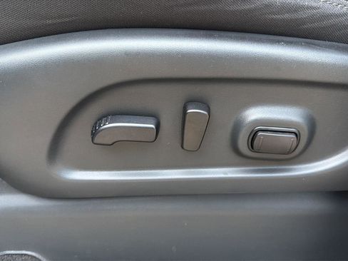 Used 2024 Nissan Titan SV image 17