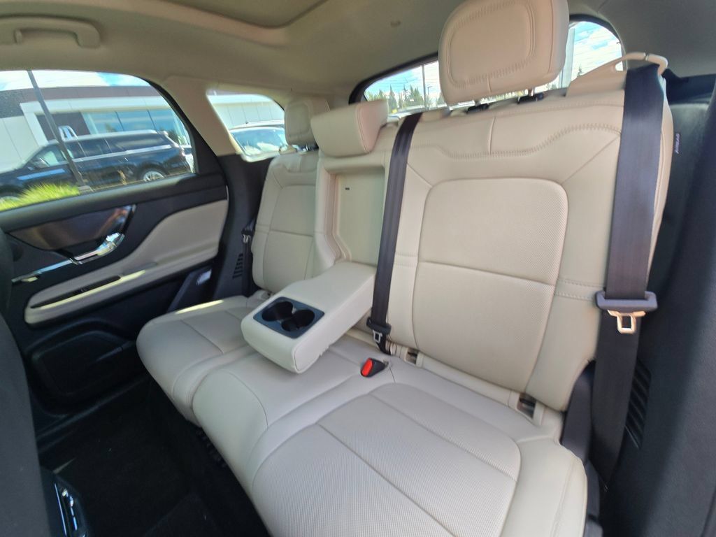 New 2025 Lincoln Corsair Grand Touring w/ Jet Appearance Package AWD/4WD image 17
