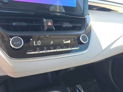 Used 2025 Toyota Corolla LE image 23