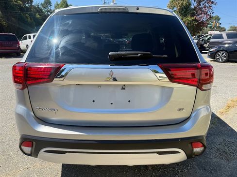 Used 2020 Mitsubishi Outlander FWD image 4