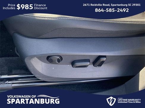 Used 2023 Volkswagen Tiguan SE w/ Panoramic Sunroof Package image 14