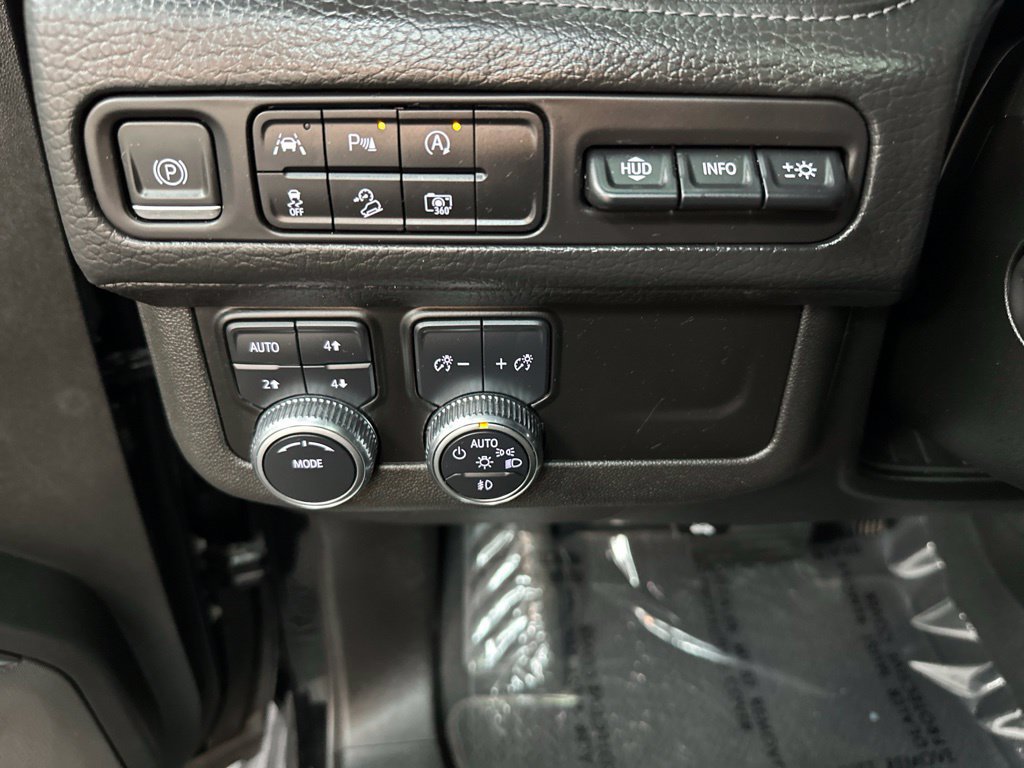 Used 2023 GMC Yukon Denali AWD/4WD image 35