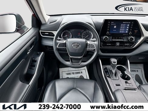 Used 2022 Toyota Highlander XLE image 17