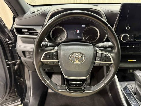 Used 2023 Toyota Highlander XSE image 11