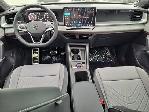New 2026 Volkswagen Tiguan SE R-Line FWD image 6