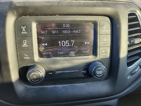 Used 2017 Jeep Compass Latitude w/ Cold Weather Group image 14