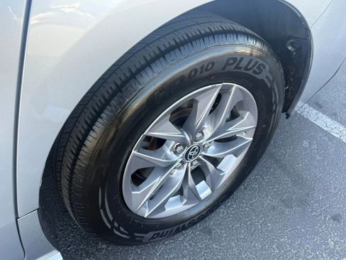 Used 2024 Toyota Sienna XLE image 33