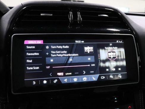 Used 2017 Jaguar F-PACE S image 33