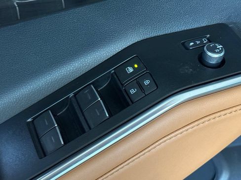 New 2026 Toyota Highlander Platinum AWD/4WD image 11