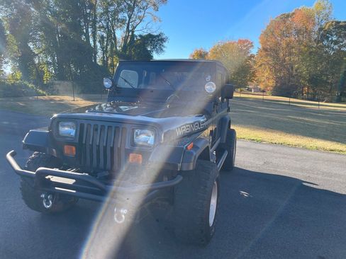 Used 1995 Jeep Wrangler S image 2