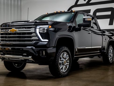 Used 2024 Chevrolet Silverado 2500 High Country w/ High Country Premium Package AWD/4WD image 33